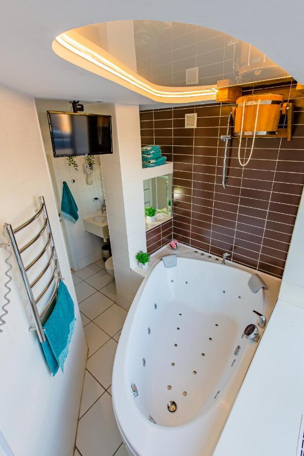Big Jacuzzi , Sauna , Khreshchatyk apartments Kijów Zewnętrze zdjęcie